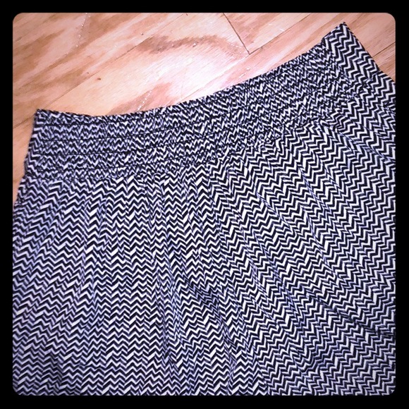 American Eagle High Rise Chevron Shorts - Picture 6 of 9